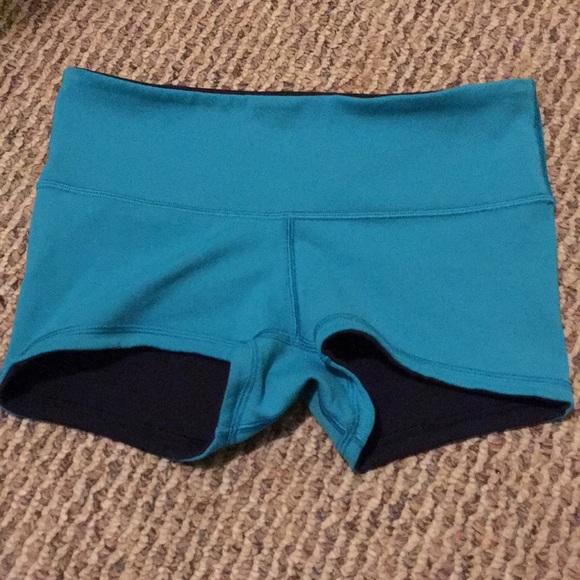 Lululemon size 4 shorts - Picture 3 of 4